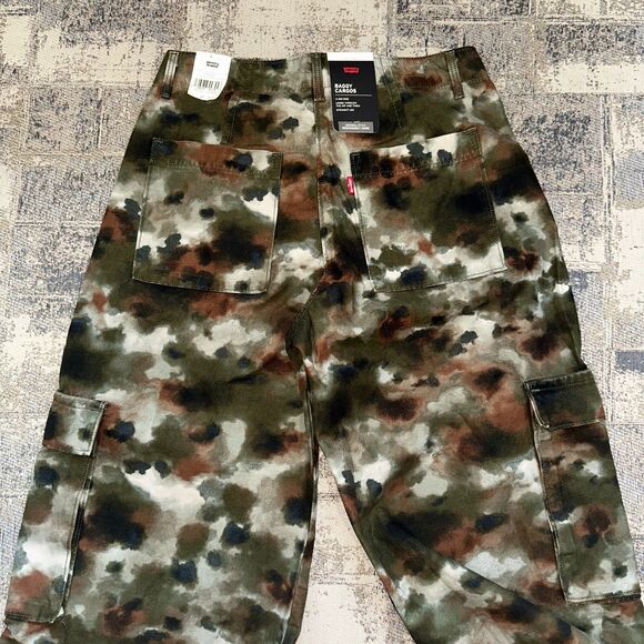 NWT Levi's Premium Women's Pants Baggy Camo Cargo Watercolor Print $108 Sz 26x30 - Picture 3 of 12